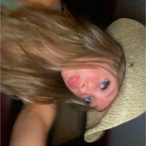 Meet your Posher, Kaitlyn